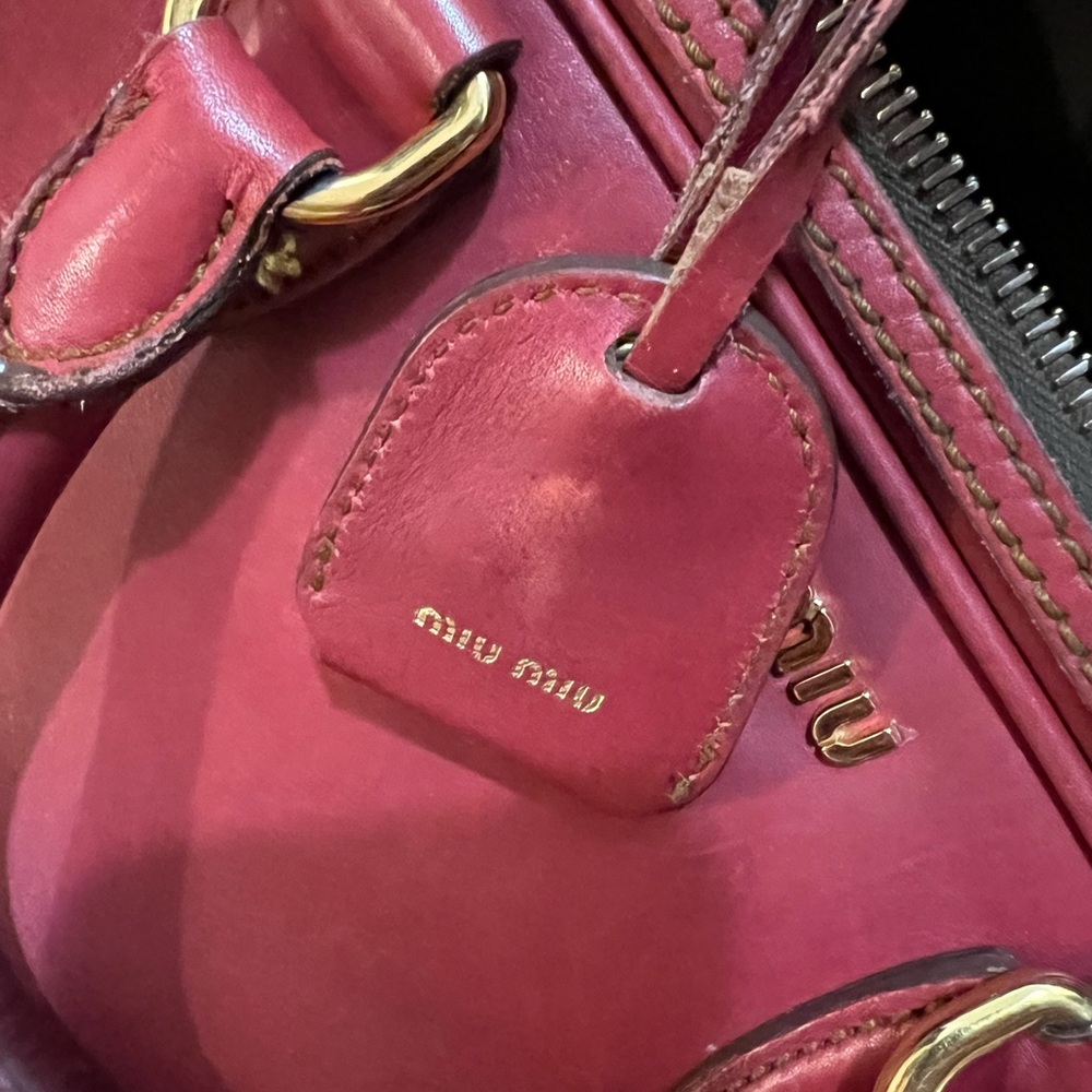 Miu Miu Red Leather Duffel Bag with Structured Design - Picture 12 of 13
